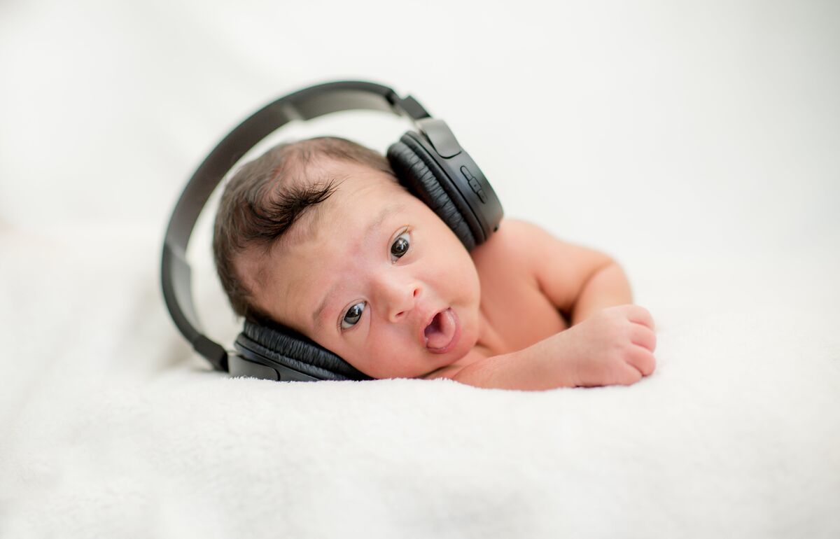 Laut einer aktuellen Studie kann Musik kranke und frühgeborene Babys bei ihrer Entwicklung unterstützen/ Bild: Adobe Stock Musik hilft Babys bei ihrer geistigen Entwicklung/ Bild: Adobe Stock