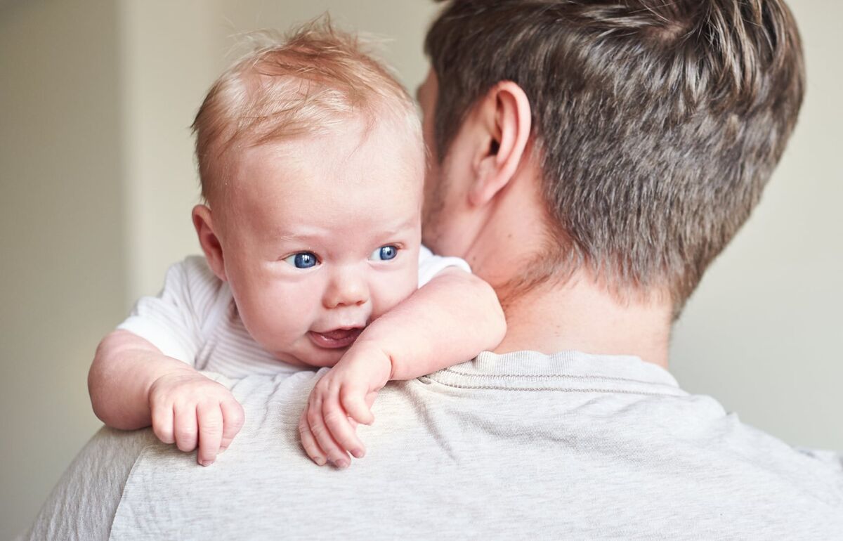 Eine neue Studie hat untersucht, warum die meisten Menschen ihren Nachwuchs links tragen. Akupunktur lindert Schmerzen/ Bild: Fotolia Es gibt laut Wissenschaft einen Grund dafür, warum die meisten Menschen beim Tragen ihres Babys die linke Seite bevorzugen