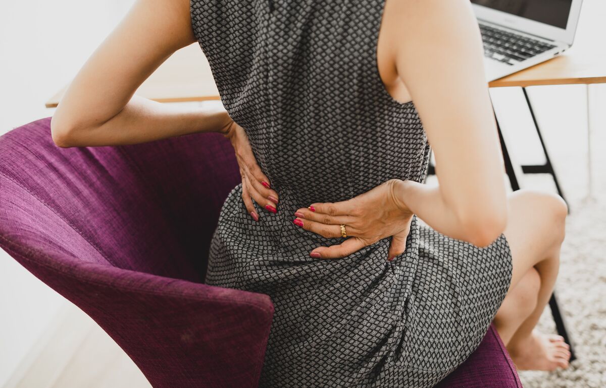 Aufrichten und stabilisieren mit der Schroth Therapie / Bild: Adobe Stock Rückenschmerzen lindern und Verkrümmungen verhindern / Bild: Adobe Stock