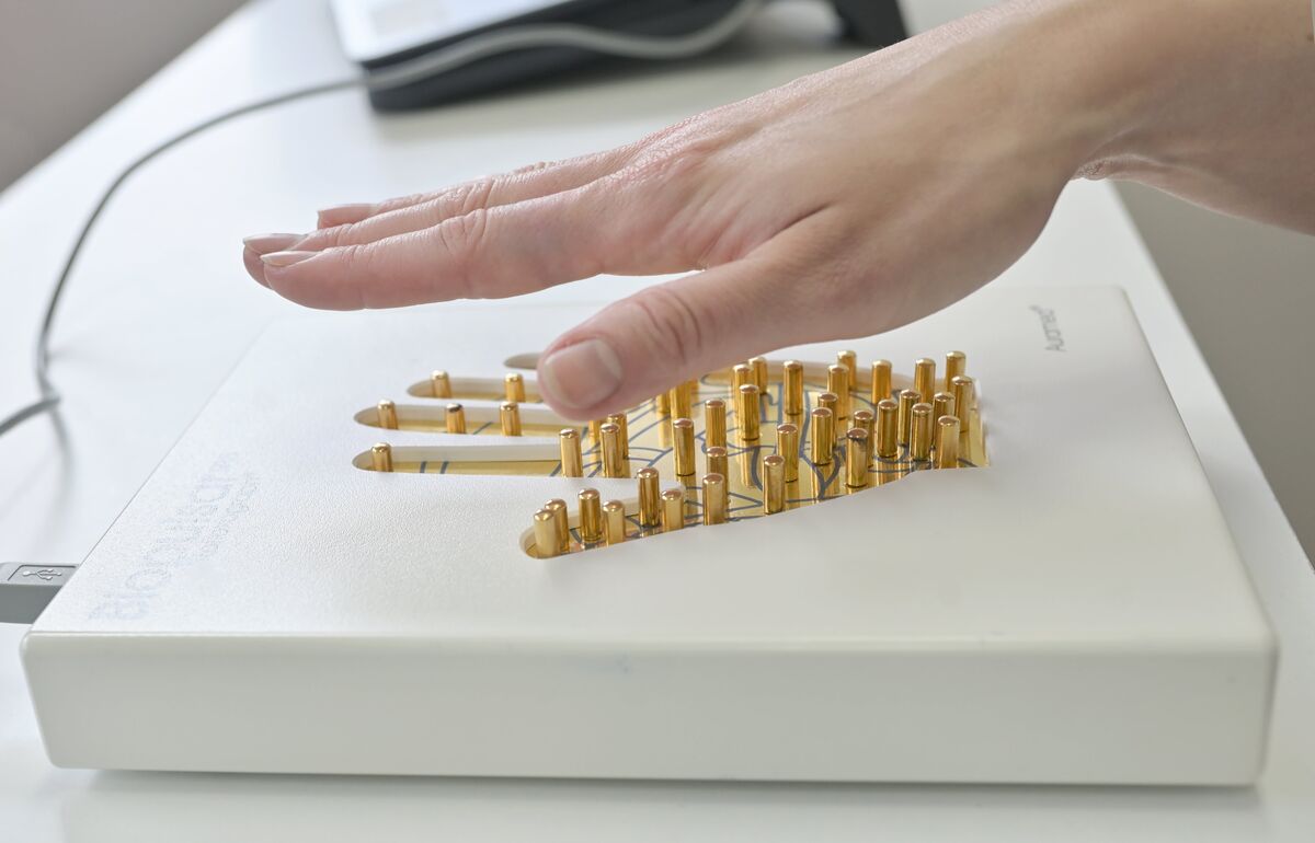 Mit der Biofeedback-Therapie wird die eigene Körperwahrnehmung gestärkt / Bild: Adobe Stock Ob chronische Schmerzen, psychische Belastung oder Erkrankungen – die Biofeedback-Therapie ist eine vielseitige ganzheitliche Behandlungsform. / Bild: Adobe Stock